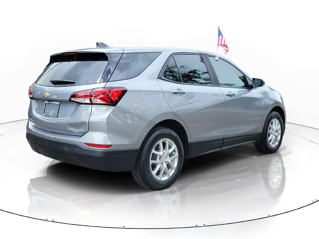 Used 2023 Chevrolet Equinox LS FWD image 3