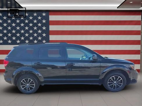 Used 2018 Dodge Journey SE w/ Connectivity Group FWD image 4