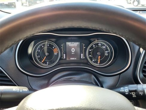 Used 2020 Jeep Cherokee Latitude Plus image 7