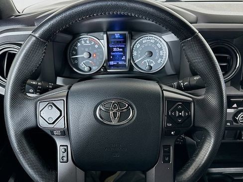 Used 2020 Toyota Tacoma TRD Sport AWD/4WD image 12