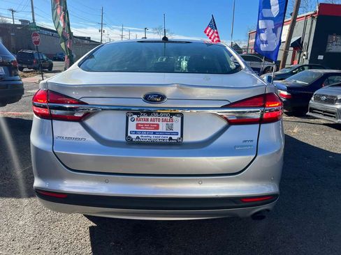 Used 2017 Ford Fusion SE w/ Fusion SE Technology Package image 10
