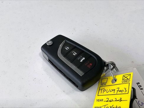 Used 2023 Toyota Camry SE image 19