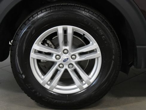 Used 2023 Ford Explorer XLT w/ Equipment Group 202A AWD/4WD image 16