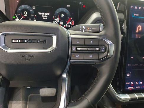 Used 2025 GMC Yukon XL Denali AWD/4WD image 12