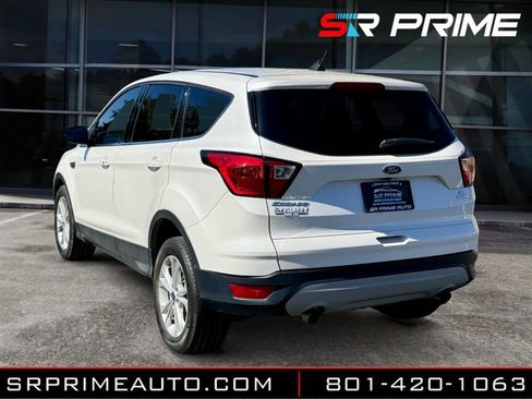 Used 2019 Ford Escape SE image 2