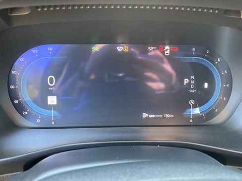 Used 2025 Volvo XC40 B5 Plus image 11