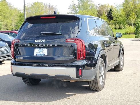 Used 2023 Kia Telluride LX AWD/4WD image 4