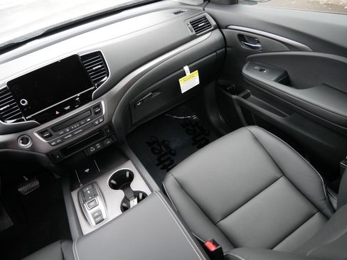 Certified 2025 Honda Ridgeline RTL image 11