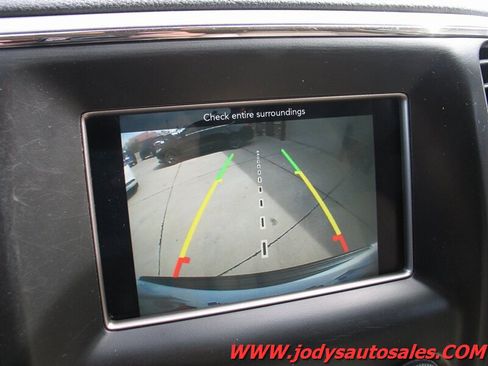 Used 2019 Jeep Grand Cherokee Laredo AWD/4WD image 17