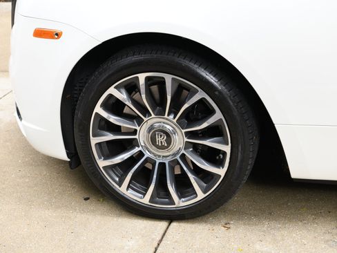 Used 2020 Rolls-Royce Dawn image 20