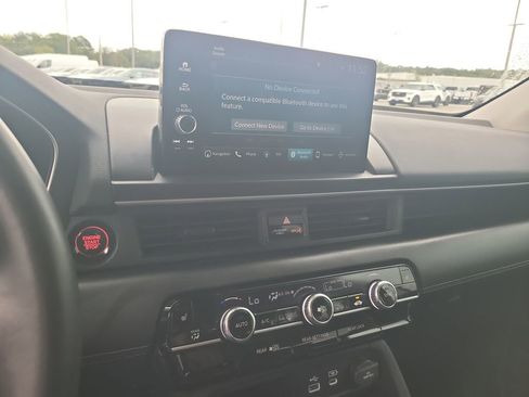 Used 2024 Honda Pilot Touring image 17