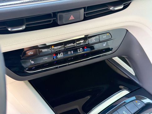 Used 2021 Buick Envision Essence image 32