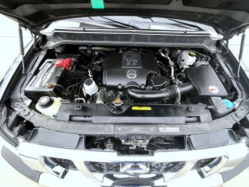 Used 2015 Nissan Titan SV w/ SV Value Truck Package image 26