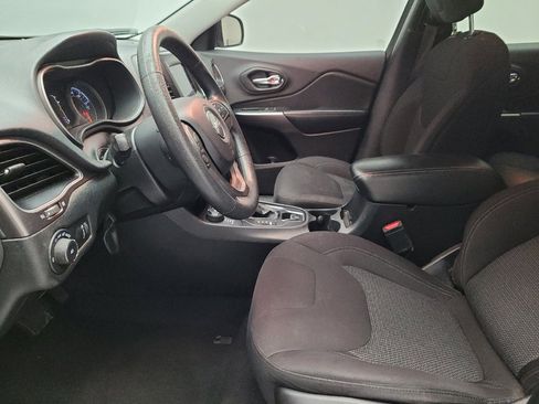 Used 2019 Jeep Cherokee Latitude w/ Popular Appearance Group AWD/4WD image 17