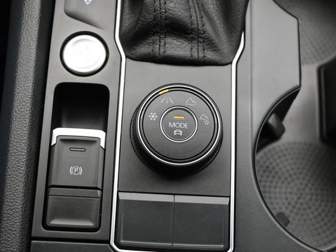 Used 2019 Volkswagen Atlas SE w/ Panoramic Sunroof Package image 26