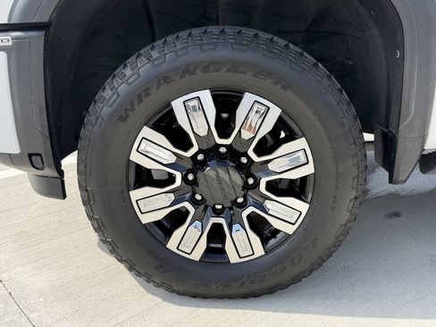 Used 2024 GMC Sierra 2500 Denali w/ Denali Reserve Package AWD/4WD image 9
