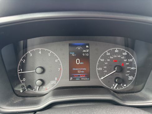 Used 2025 Toyota Corolla SE FWD image 15