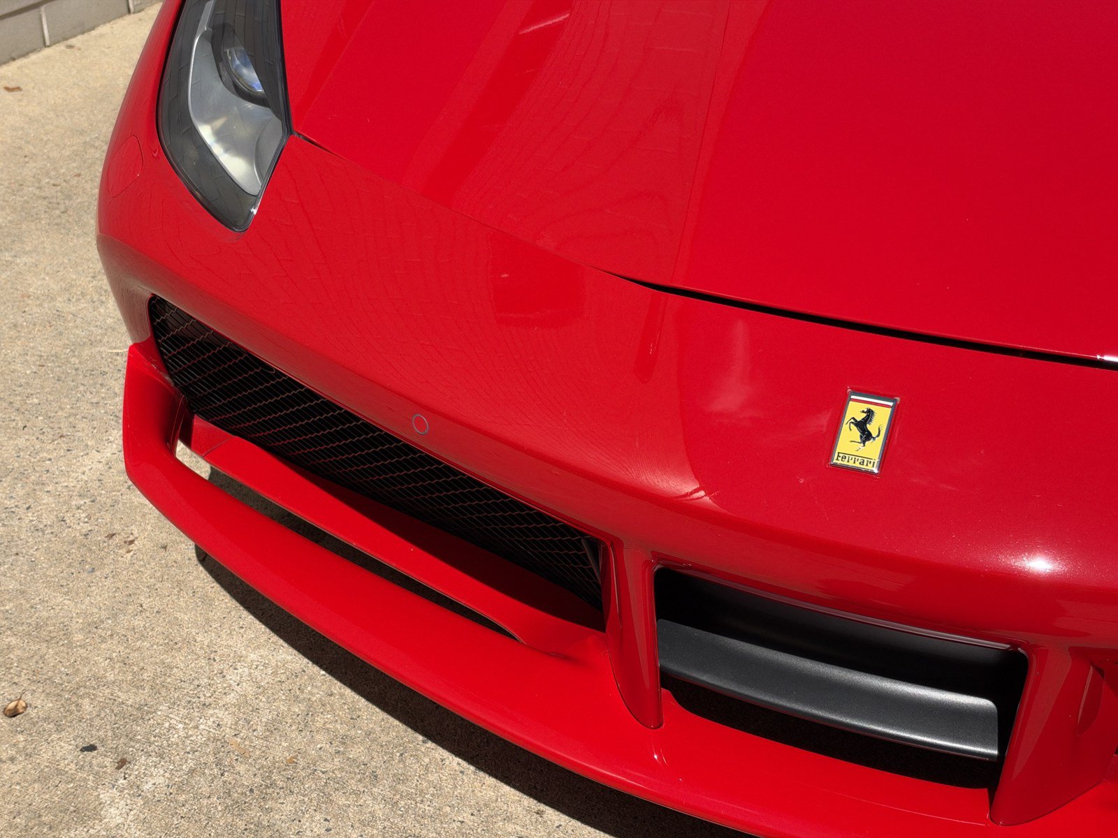 Used 2017 Ferrari 488 GTB RWD image 10