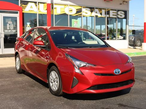 Used 2016 Toyota Prius Two FWD image 3