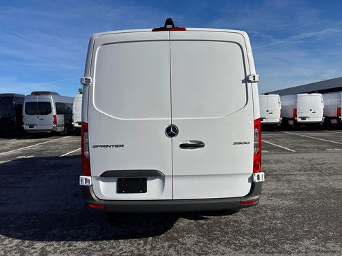 Used 2025 Mercedes-Benz Sprinter 2500 image 5