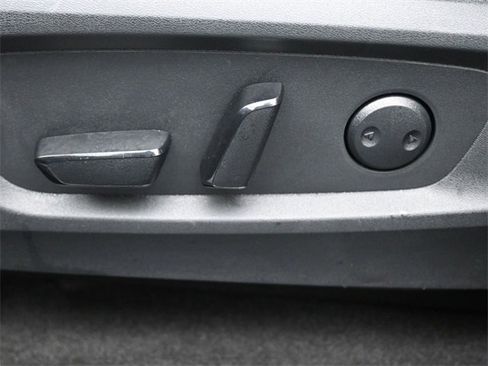 Used 2025 Nissan Pathfinder SV image 23