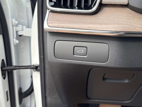 New 2026 Volvo XC90 B6 Plus w/ Protection Package image 30