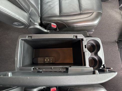 Used 2010 Nissan Armada Platinum w/ Captain Seat Pkg image 34