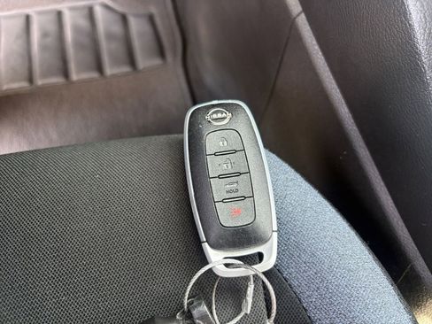 Used 2025 Nissan Versa SV image 21