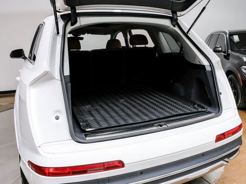 Used 2023 Audi Q7 3.0T Premium w/ Convenience Package image 57
