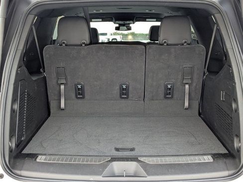Used 2025 Chevrolet Suburban RST RWD image 6