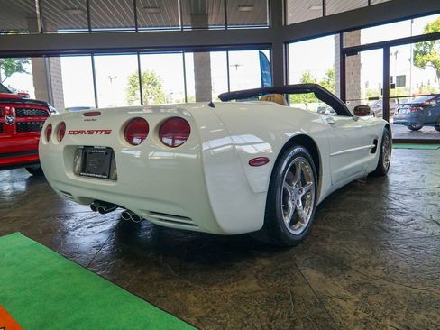 Used 2004 Chevrolet Corvette Convertible w/ Preferred Equipment Group RWD image 3