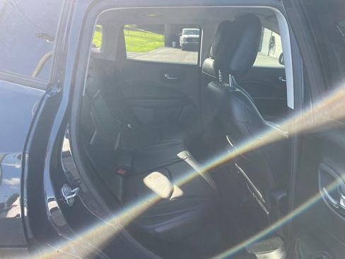 Used 2018 Jeep Compass Limited w/ Navigation Group FWD image 19