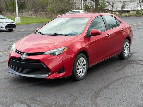 Used 2018 Toyota Corolla LE image 3
