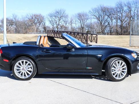 Used 2017 FIAT 124 Spider Lusso RWD image 5