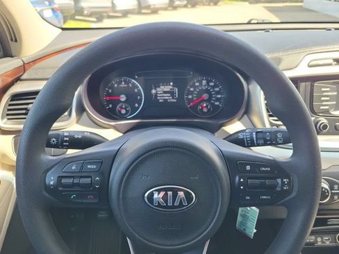 Used 2018 Kia Sorento FWD V6 image 25