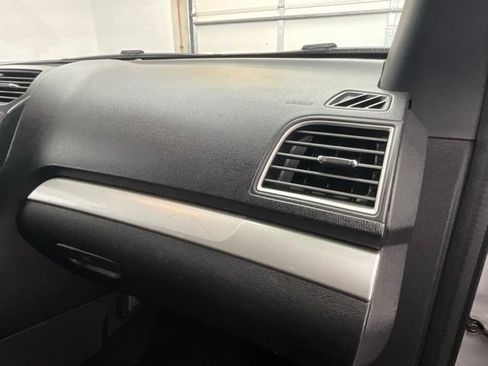 Used 2017 Ford Explorer XLT FWD image 11