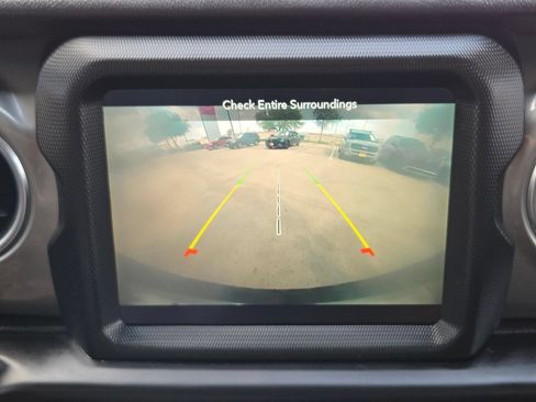Used 2022 Jeep Wrangler Unlimited Sahara w/ Cold Weather Group AWD/4WD image 17