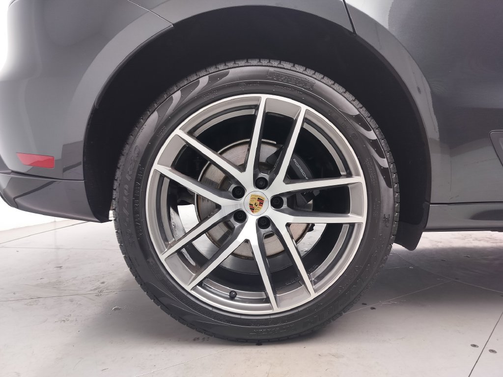 Certified 2024 Porsche Macan Turbo AWD/4WD image 30