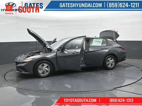Used 2025 Hyundai Elantra SE FWD image 49