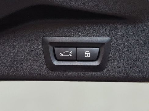 Certified 2025 BMW X5 xDrive50e w/ M Sport Package image 32