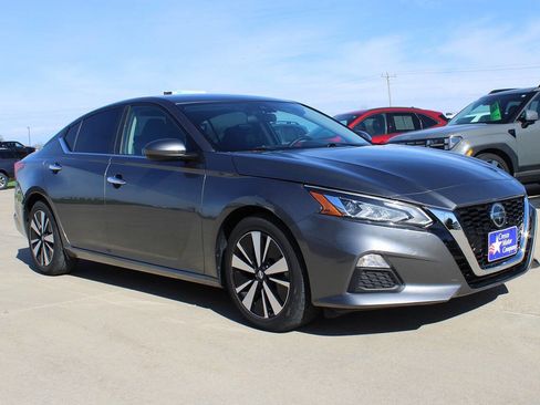 Used 2022 Nissan Altima 2.5 SV FWD image 3
