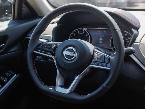 New 2025 Nissan Altima 2.5 SR image 17