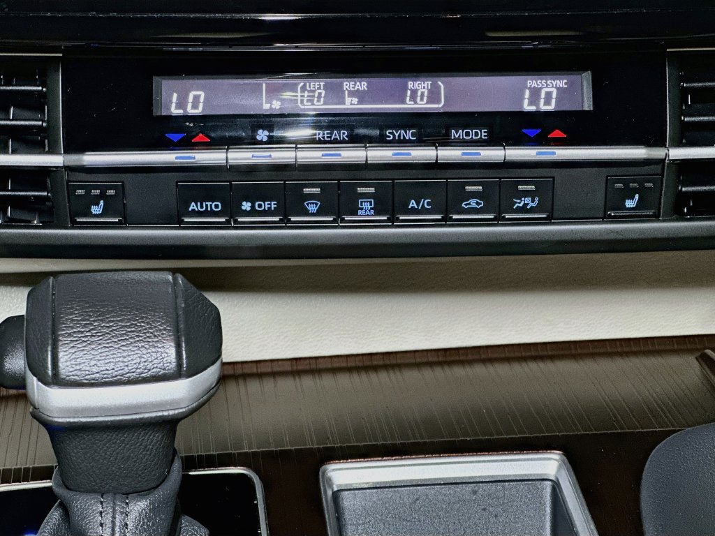 Certified 2023 Toyota Sienna XLE AWD/4WD image 13
