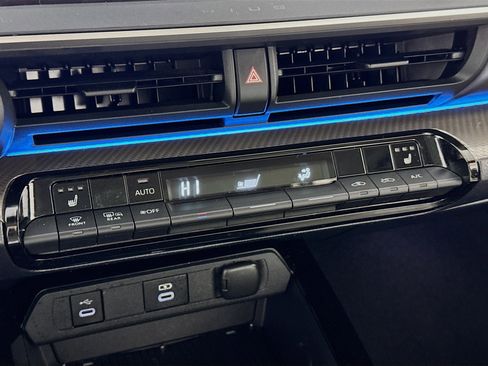 Used 2024 Toyota Prius XLE image 18