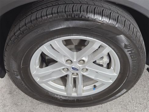 Used 2023 Ford Explorer XLT image 11