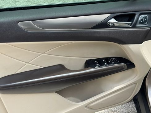 Used 2018 Lincoln MKC Premiere FWD image 12