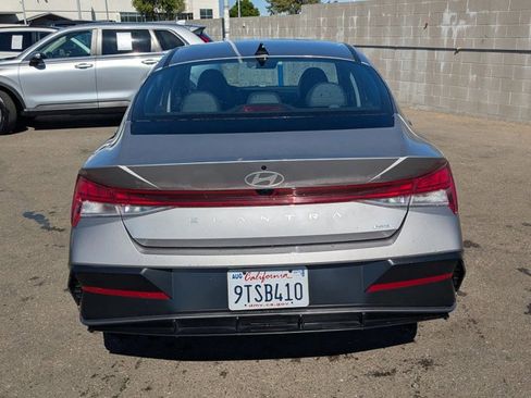 Used 2025 Hyundai Elantra Limited image 6