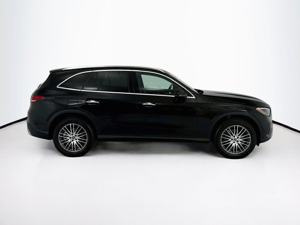 Used 2026 Mercedes-Benz GLC 300 image 4