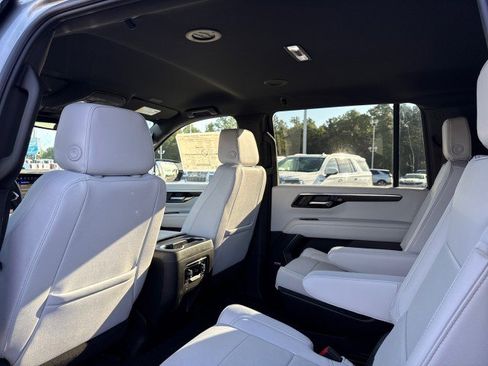 New 2025 Chevrolet Suburban Premier image 23