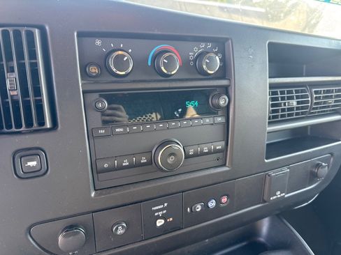 Used 2022 Chevrolet Express 3500 Extended w/ Driver Convenience Package RWD image 16